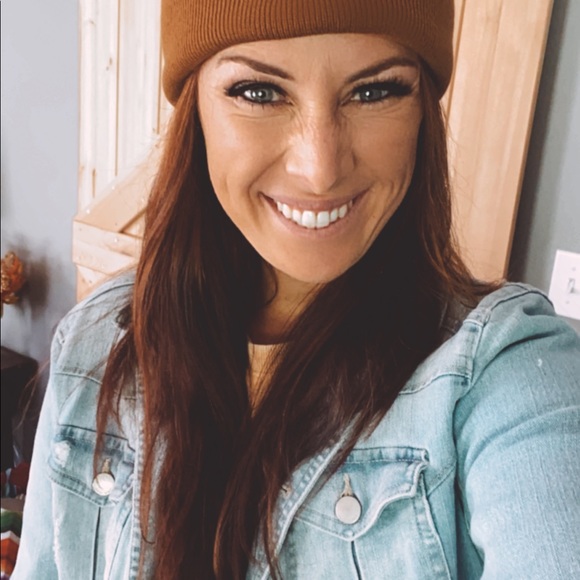 Meet your Posher, Courtney - Picture 4 of 6